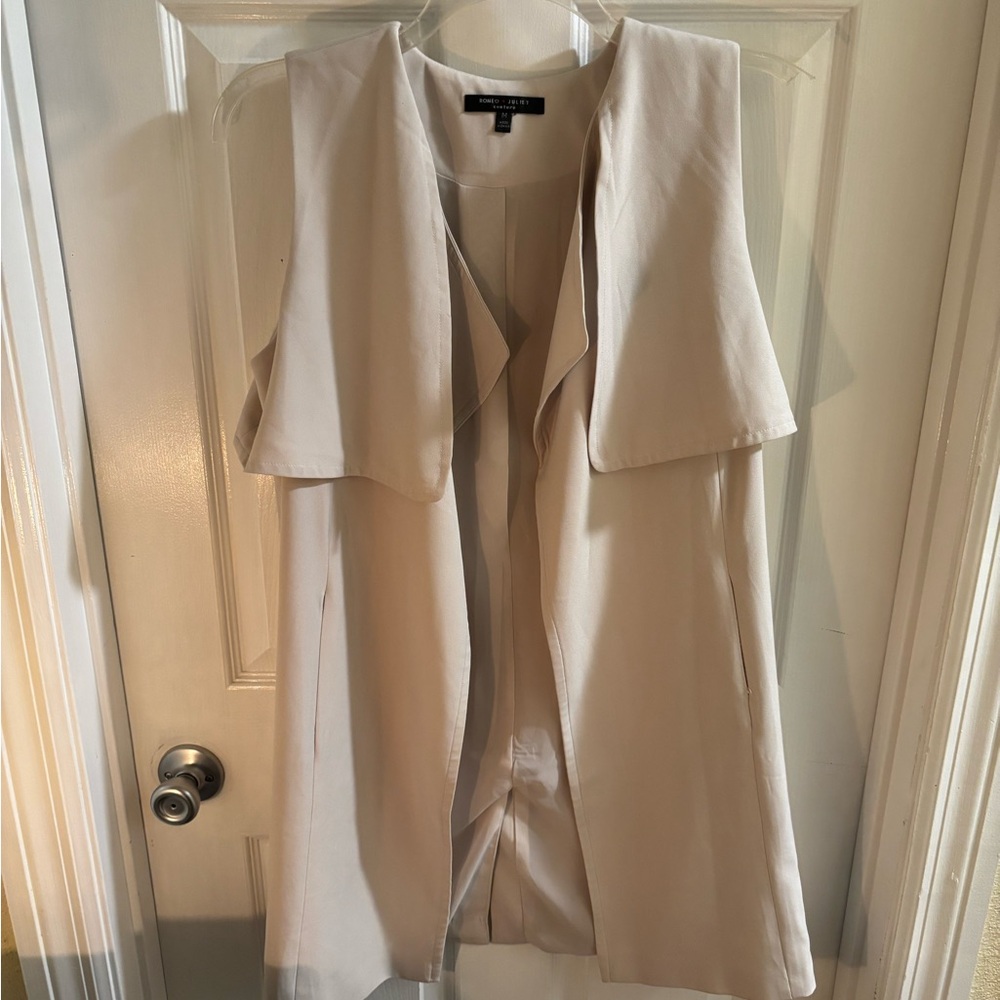 Romeo & Juliet Couture Long Beige Quiet Luxury Vest, Women’s Size M